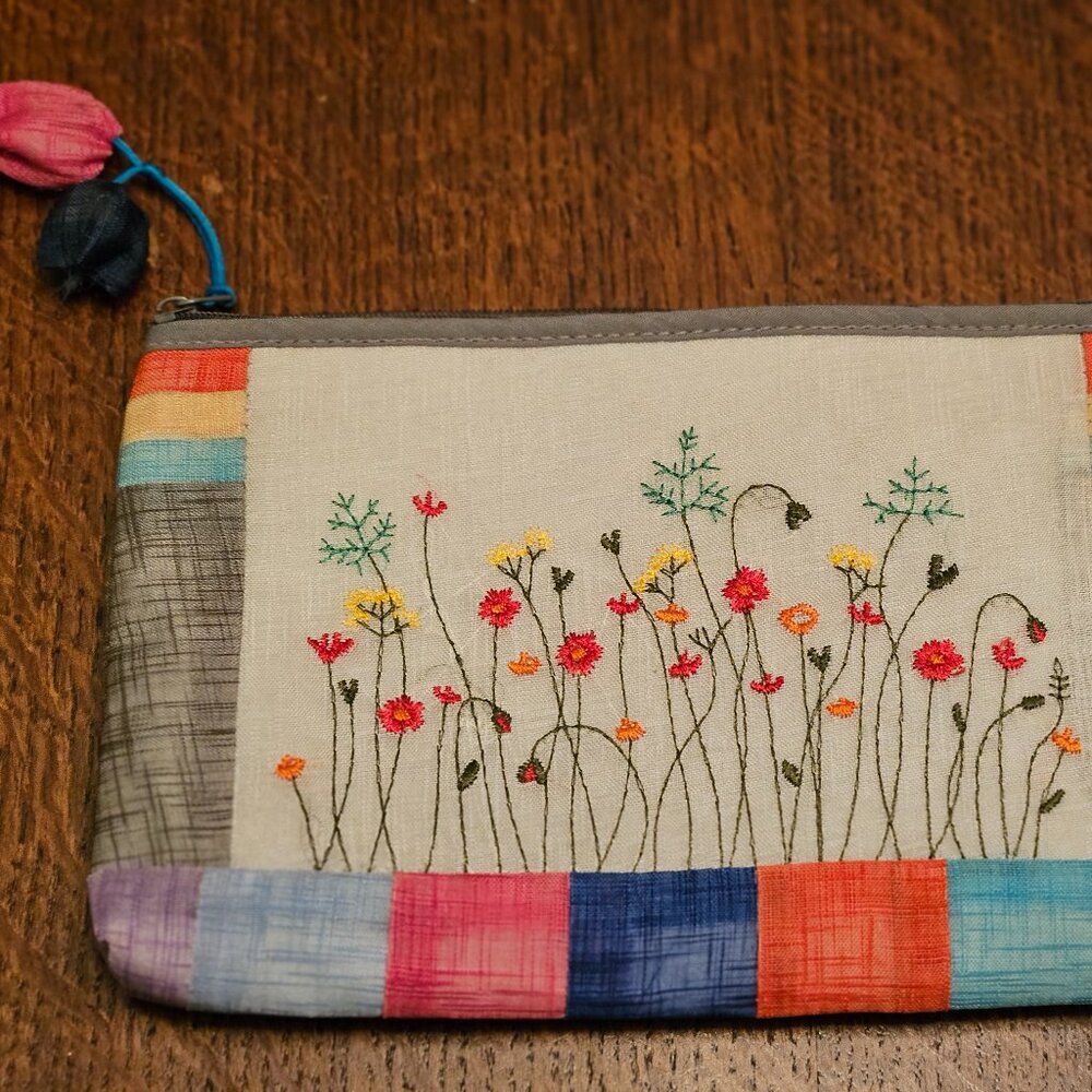Traditional Korean Embroidered Ramie Moshi Wildflower Makeup Bag. Hand Made. - Picture 2 of 5
